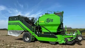 AVR выпустил новую версию картофелеуборочного комбайна Spirit 9200i VW